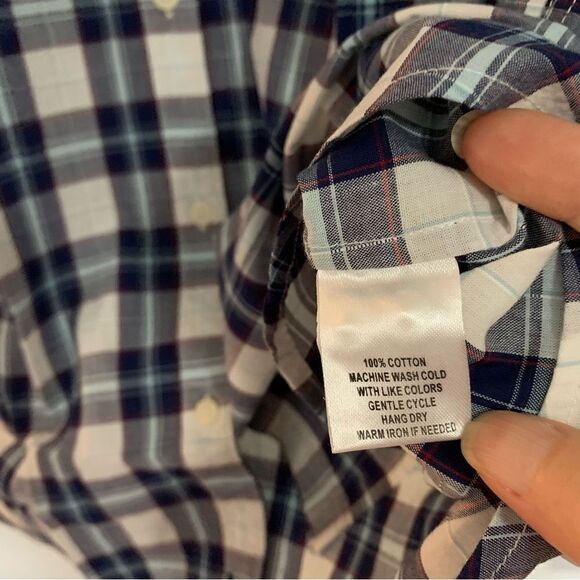 Untuckit Shirt 16 - Picture 6 of 8